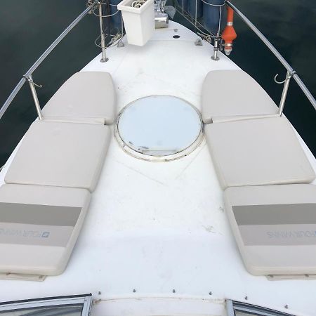 Отель Superbe Bateau « Le Nanylia » Булонь-сюр-Мер Экстерьер фото