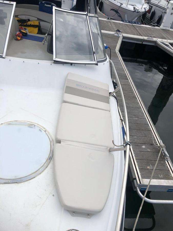 Отель Superbe Bateau « Le Nanylia » Булонь-сюр-Мер Экстерьер фото